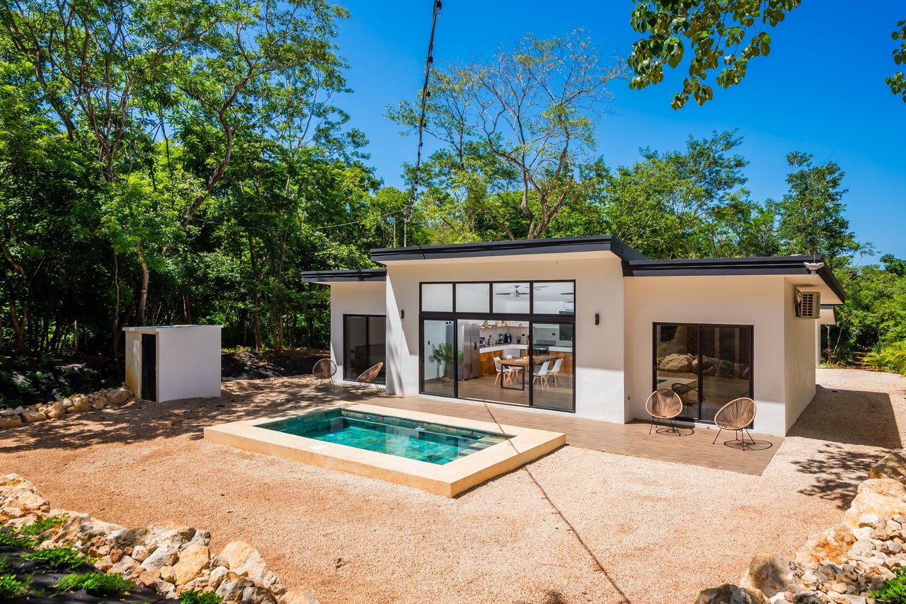 V-Caro Ju | Furnished Villa with Pool, Guest Cottage, and 4,603 m² Expansion Lot Just 15 Minutes from Tamarindo