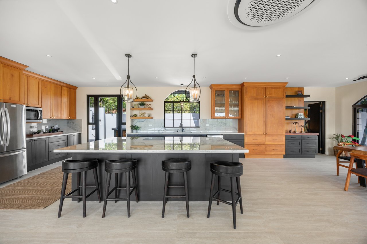 Casa Mimosa | Versatile Luxury Retreat Just 3 Minutes from Flamingo Beach