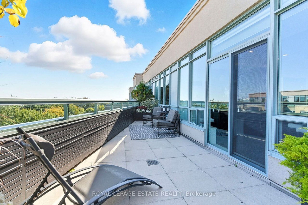 PENTHOUSE MADE FOR WATERFRONT LIVING