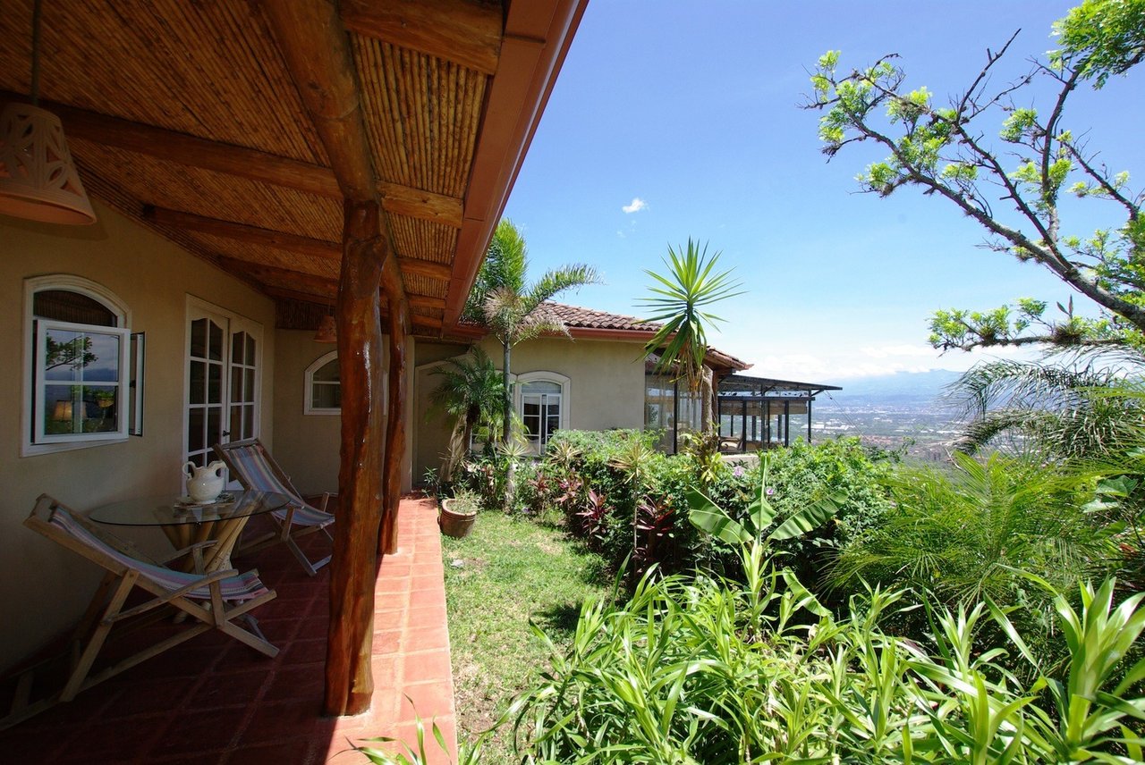 Fully Furnished Provenzal Estate
