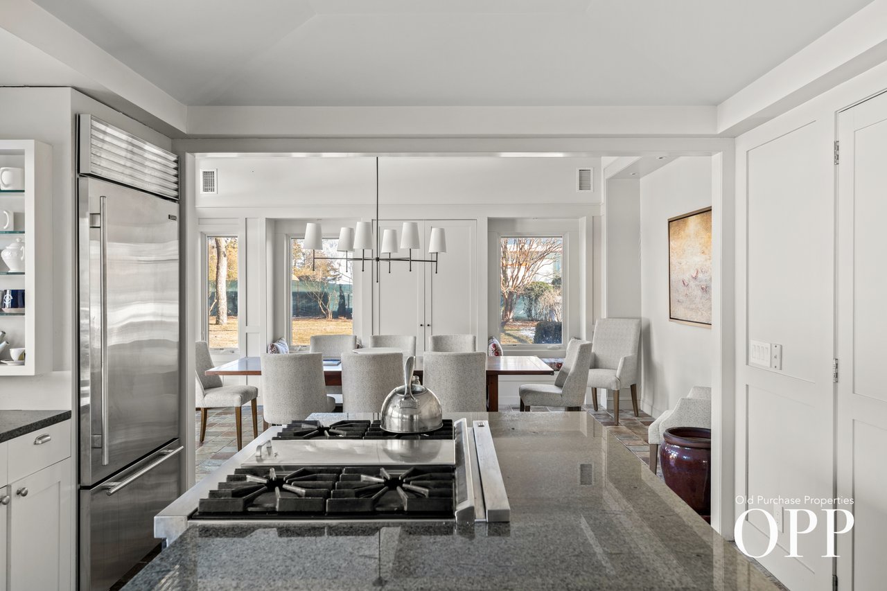 CHARMING SUMMER RETREAT WITH GARDENS & BAY BREEZES