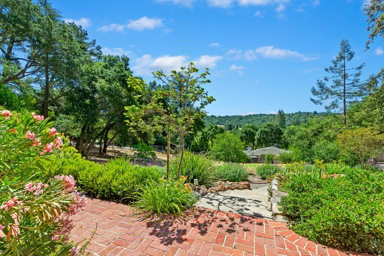 1087 Rahara Drive