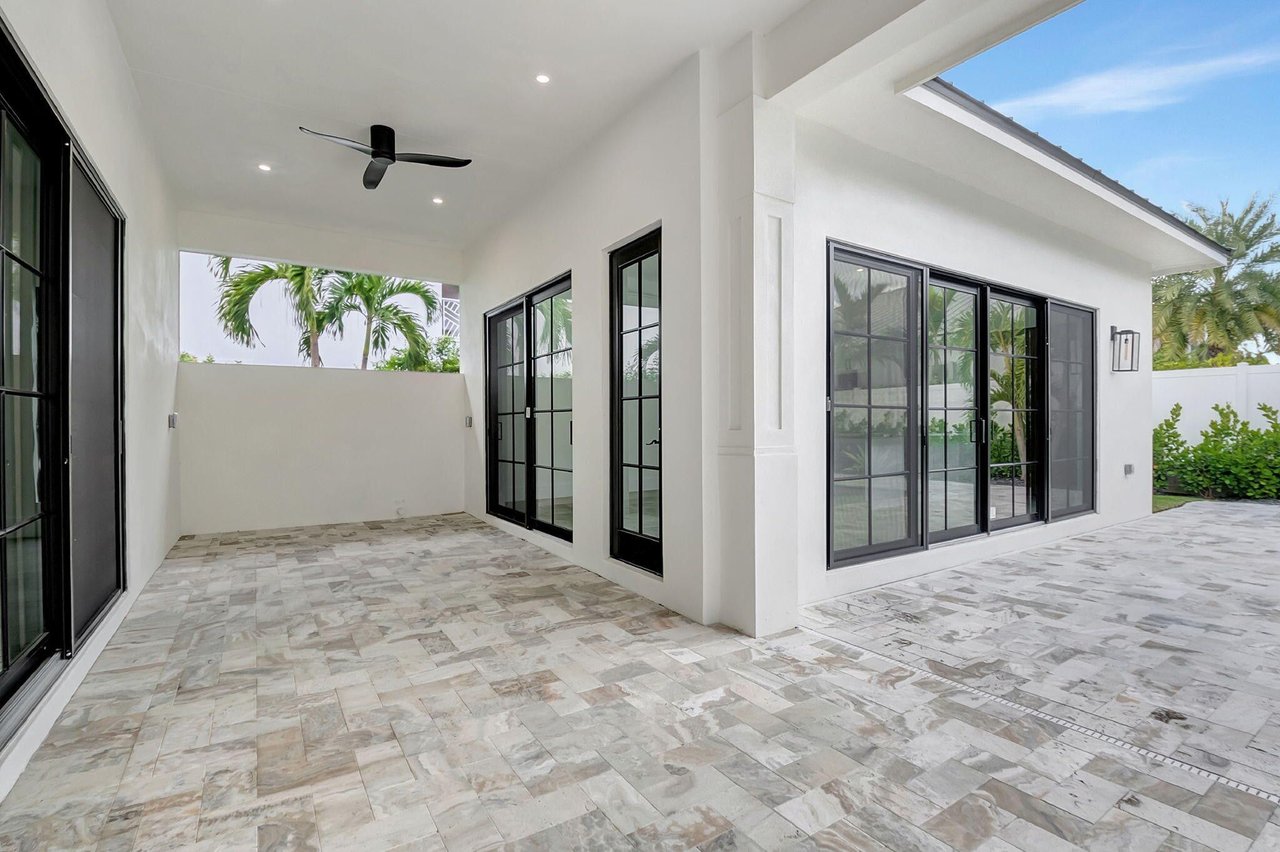 17 NW 16th St