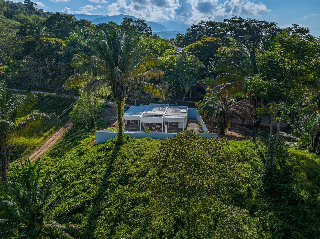 Villa Pacífica – Elegancia, Privacidad y Confort en Uvita  