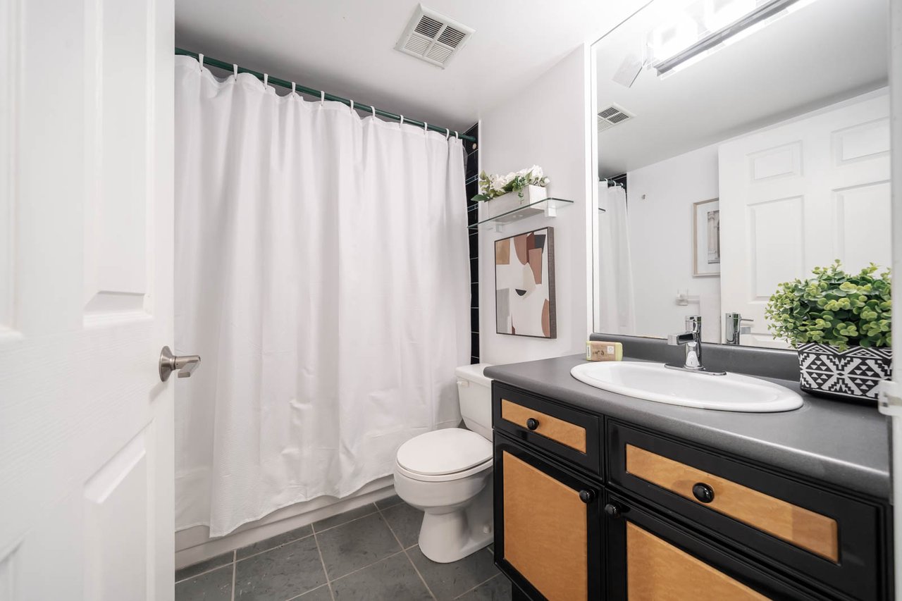 301-7300 Yonge Street 