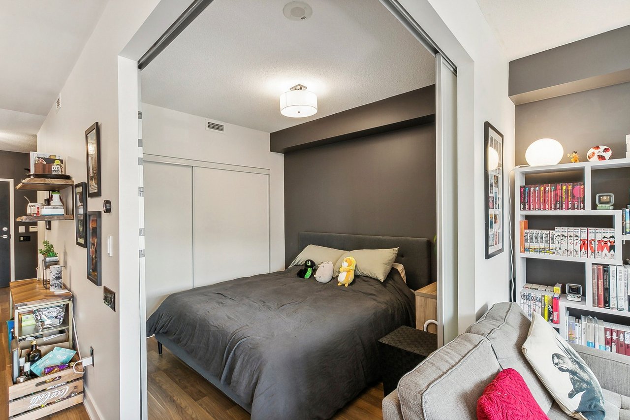 775 King St W Unit: 906