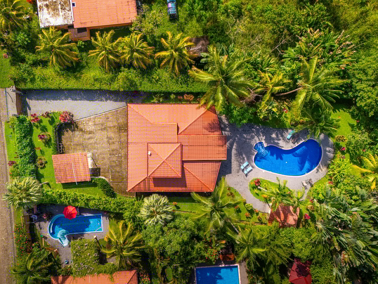 Casa Luna, 3bed /3bath Private Oasis, Convenient Location