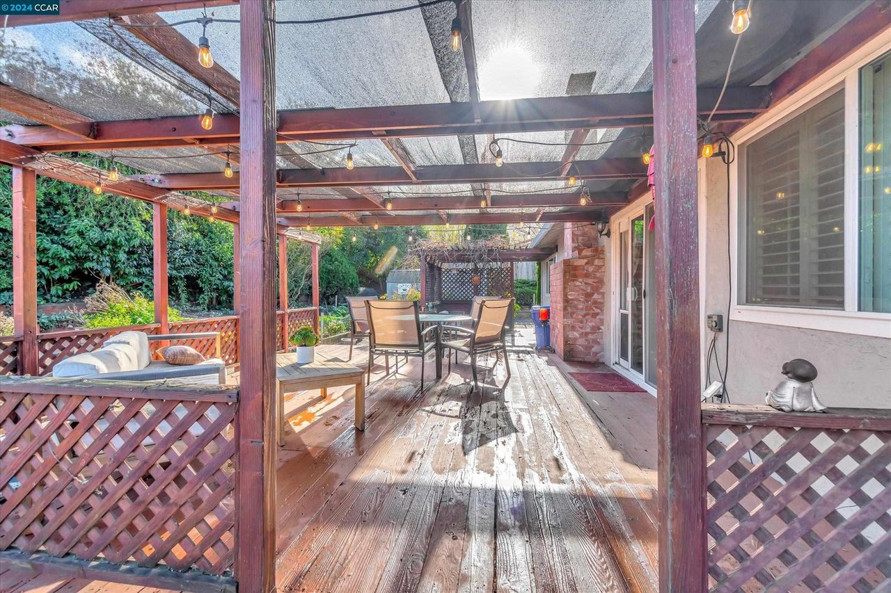 2216 Bristlecone Dr
