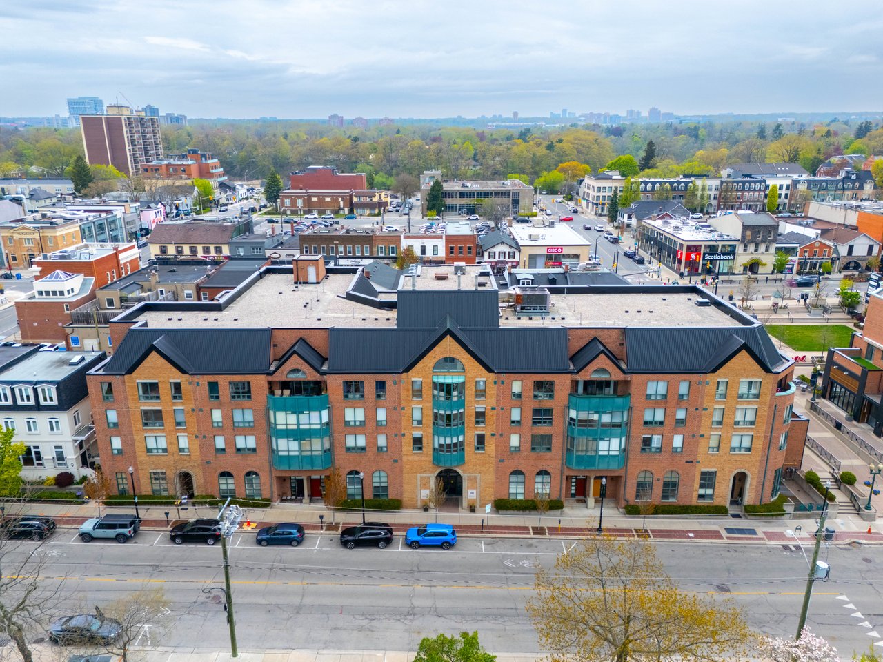 404-185 Robinson Street, Oakville