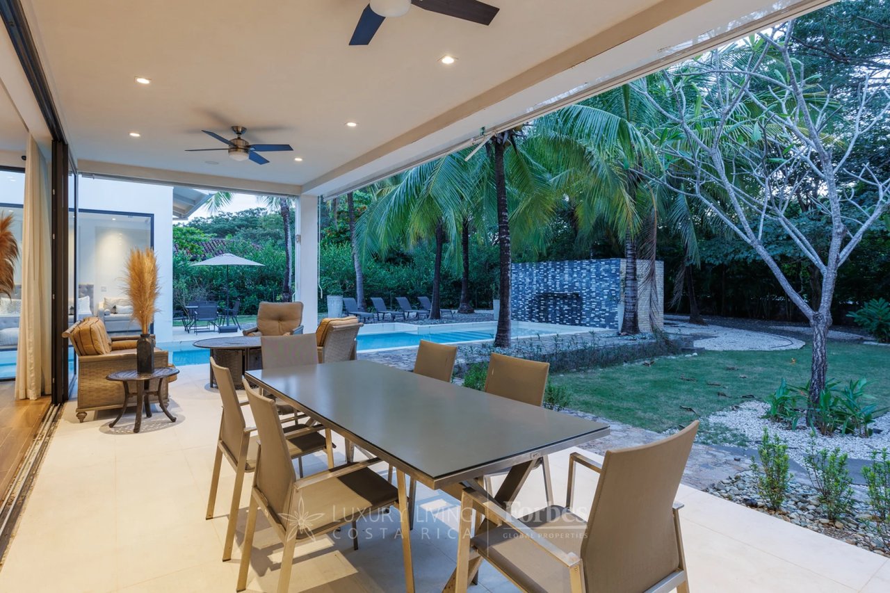 20166 - Paradise Estate: 4-Bedroom Villa with Spa & Pool in Pinilla