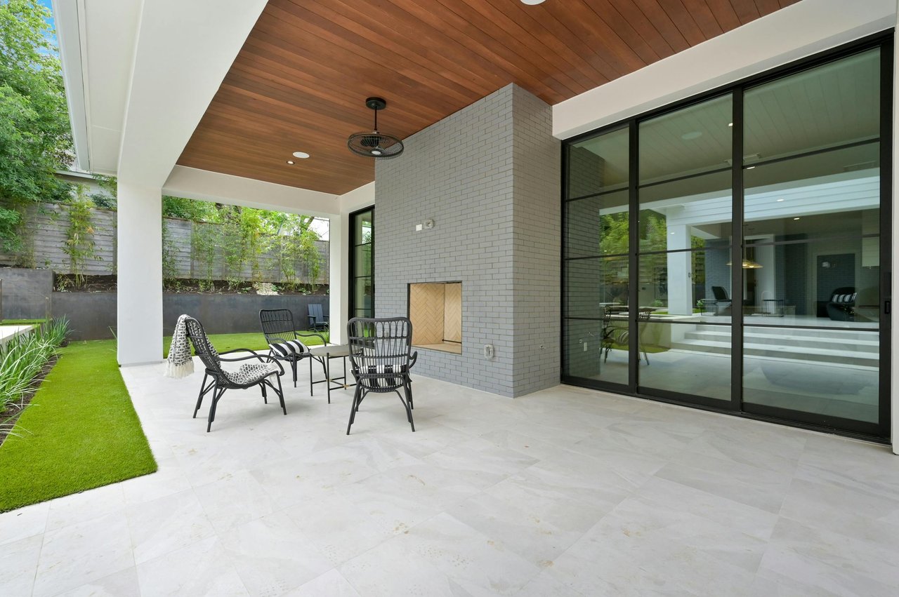 2400 Bridle Path
