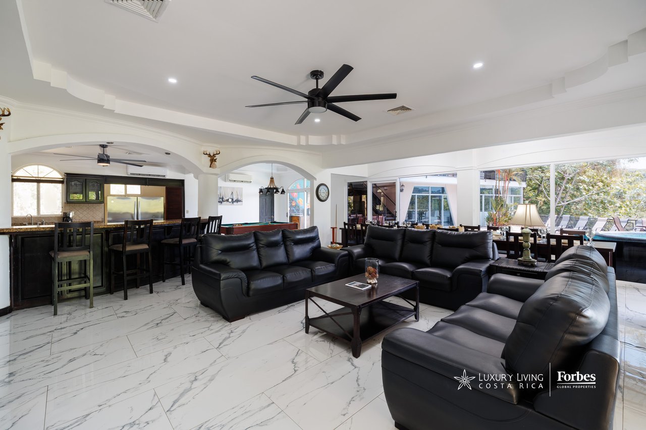 21455 - Remodeled Residence, 10 bedrooms, Near Marina Los Sueños with Views