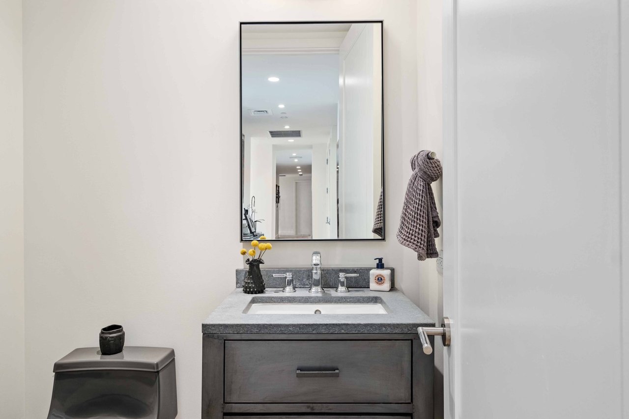 200 Congress Ave #18AE