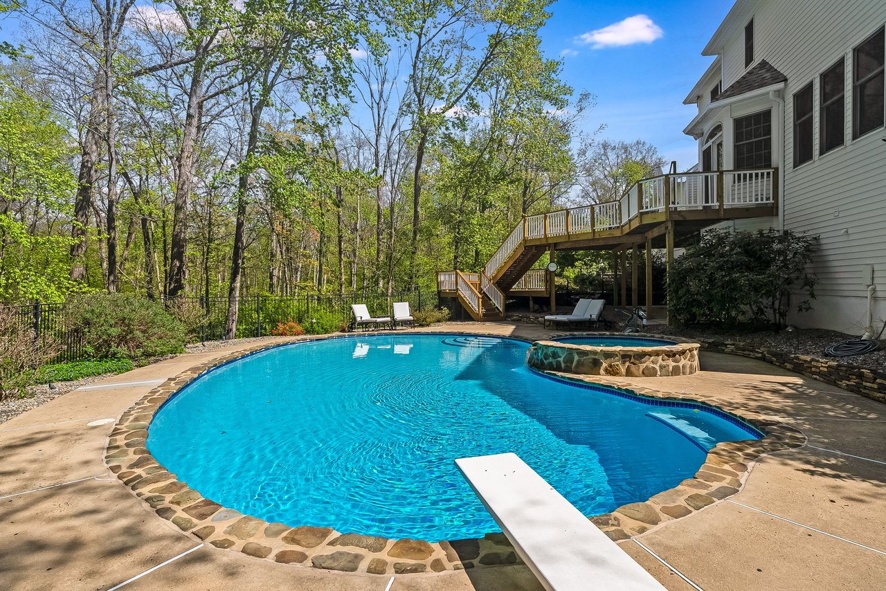 82 Woodman Ln