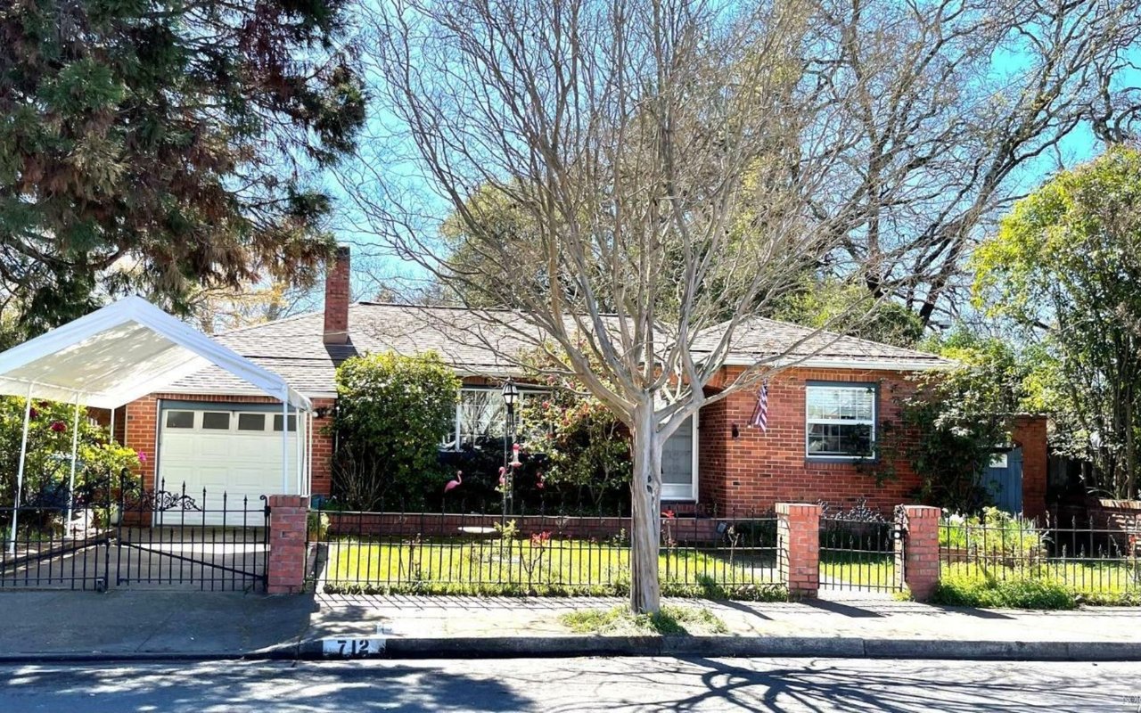 712 Louisa Dr