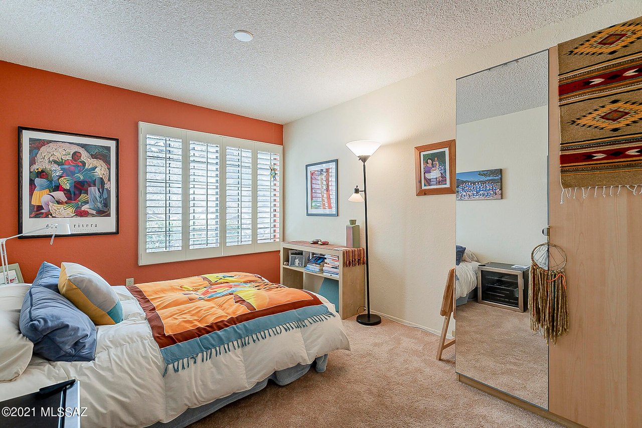 1323 E Stoney Canyon Cir