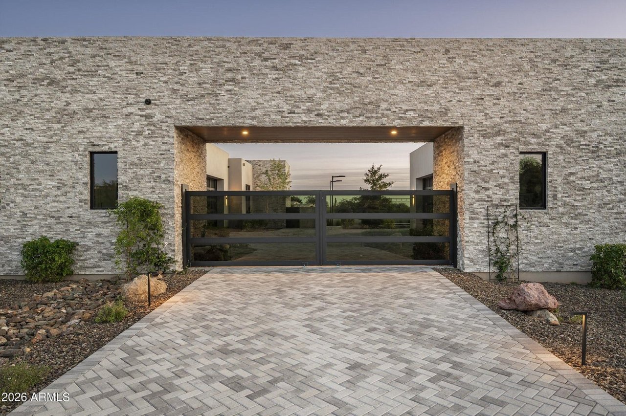 9245 E RIMROCK Drive