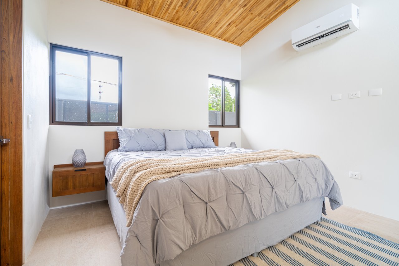 Uvita Tropical Urban Home, New Quality Build!