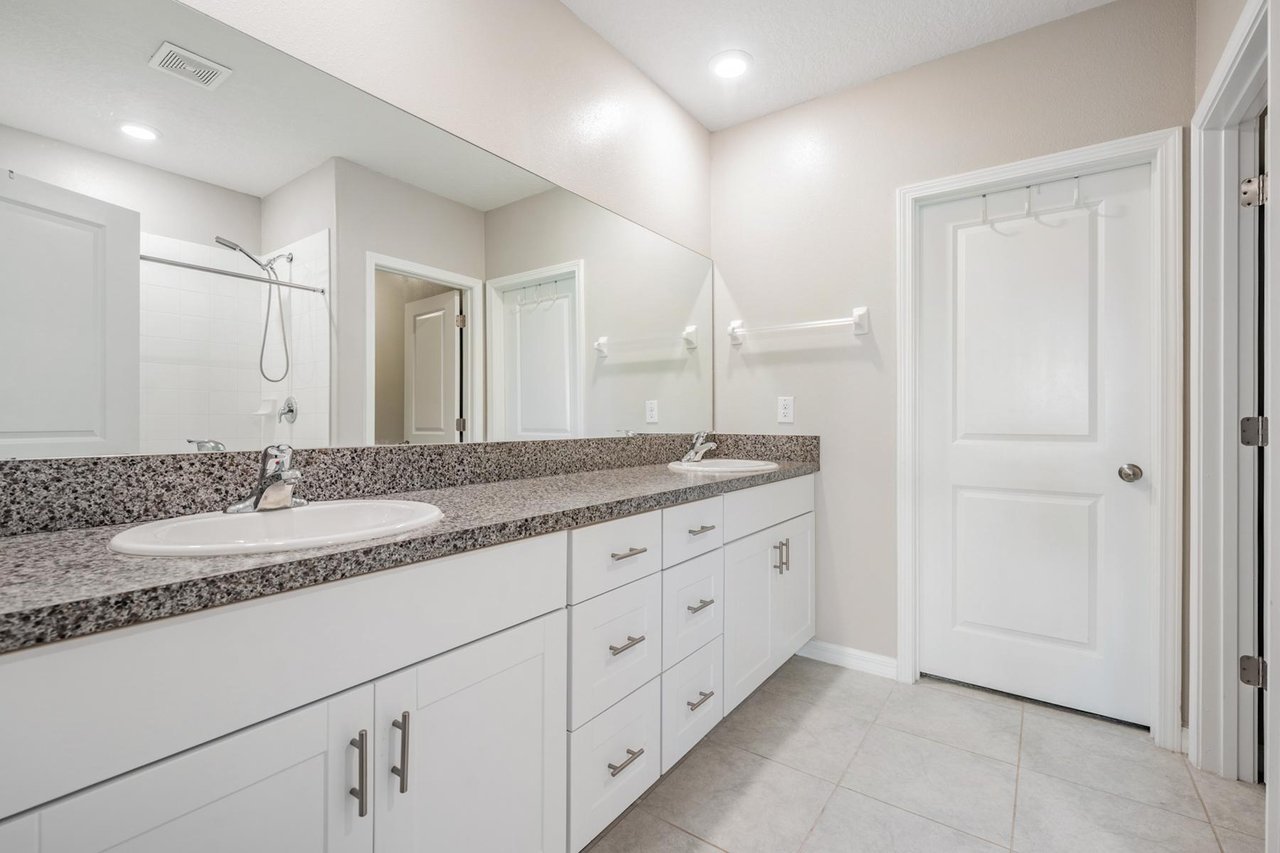 Solar-Powered Dream Home in Epperson Lagoon – 6 Beds + Florida Room!