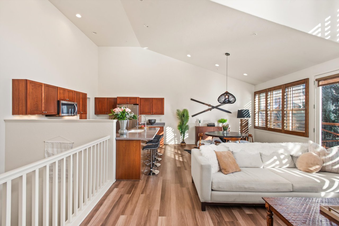 Bright and Stylish Townhome in the Heart of Willits