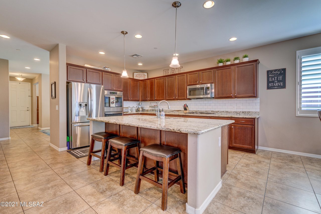 1079 W Garden Grove Dr