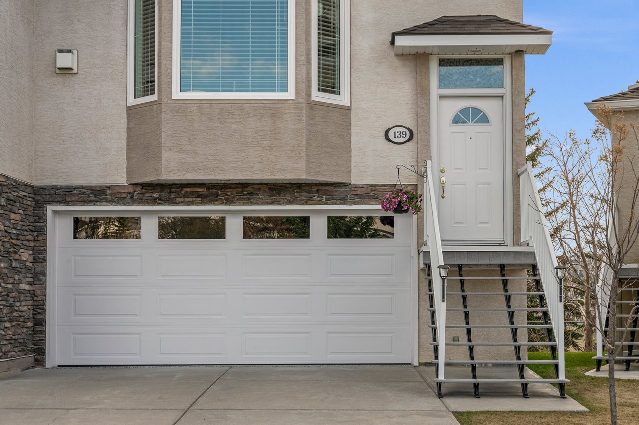 139 Country Hills Gardens NW