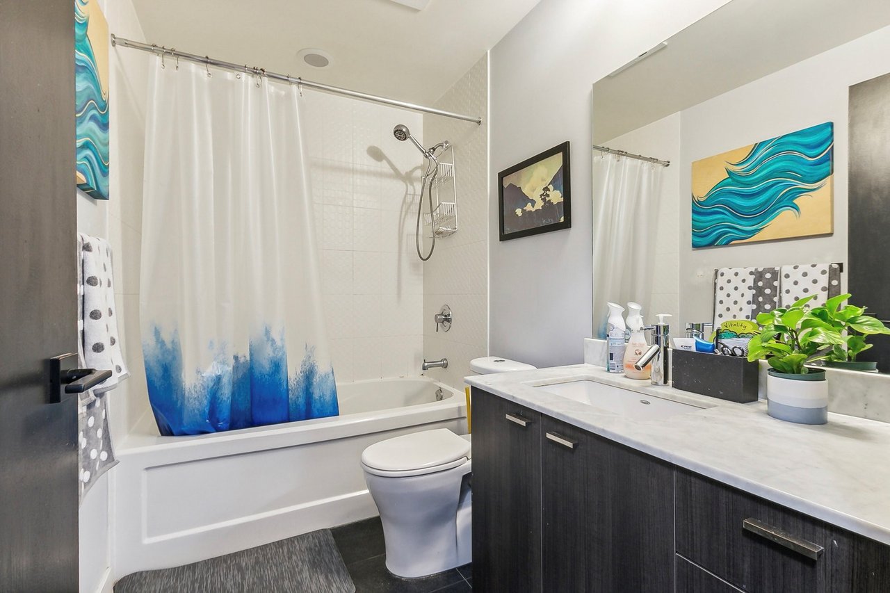 775 King St W Unit: 906