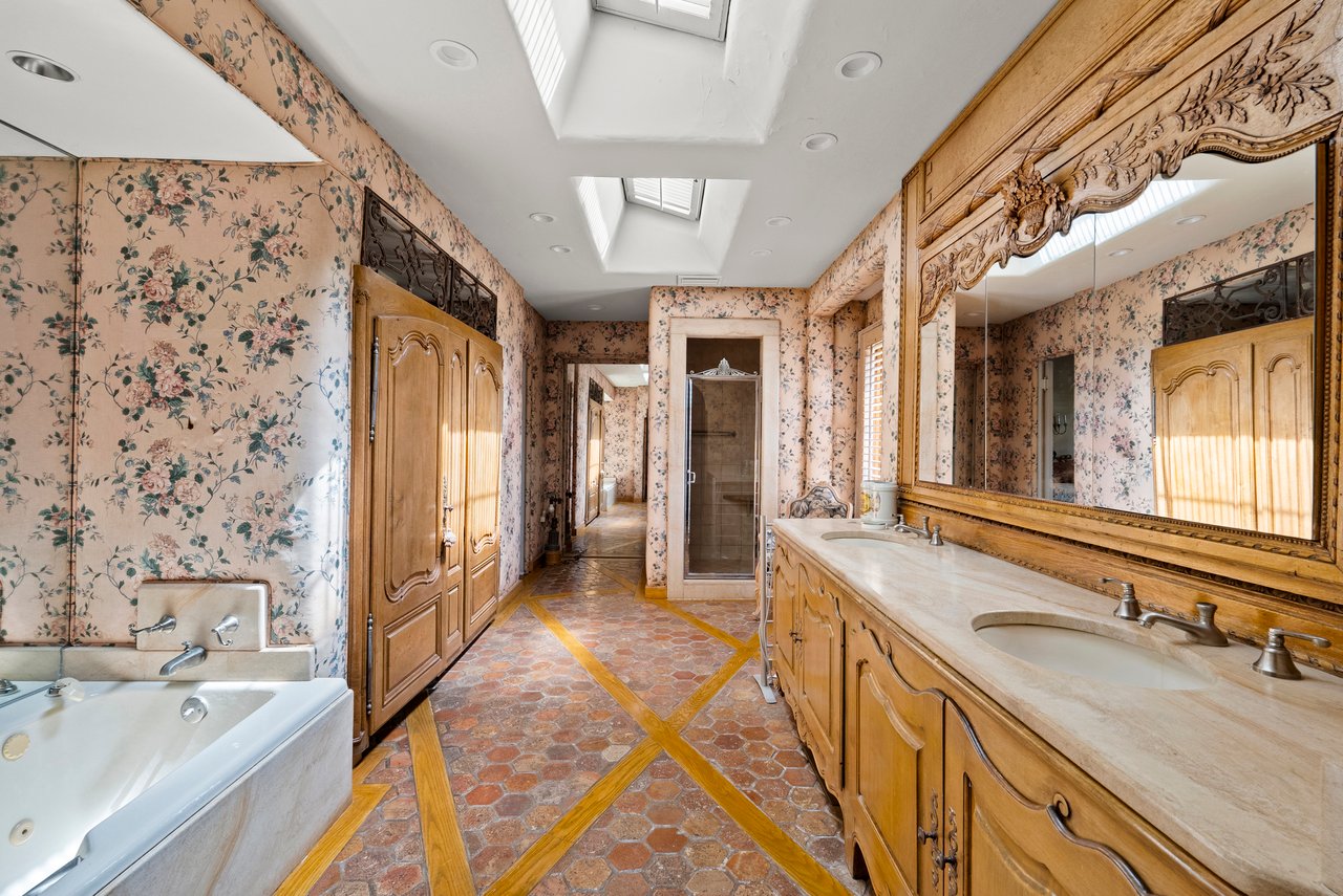 706 N Maple Dr, Beverly Hills