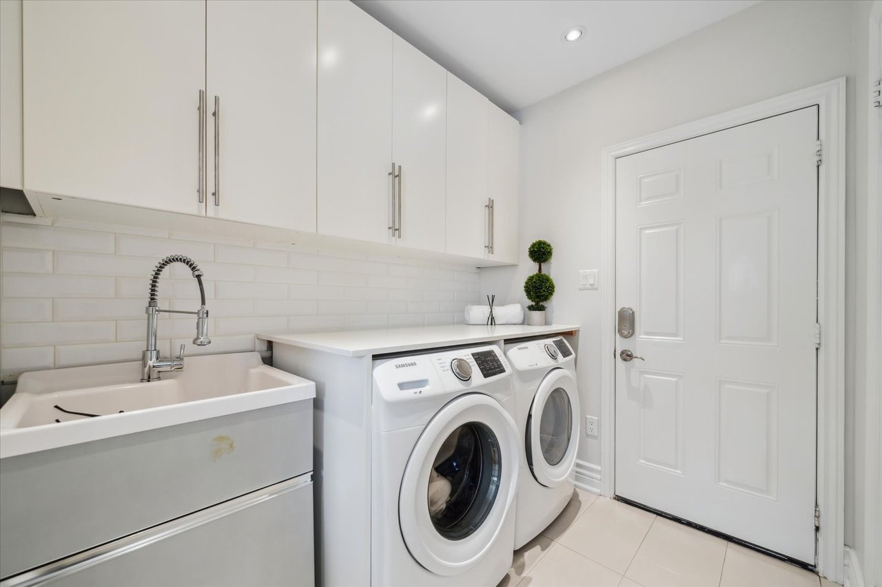 32 Maplebank Cres
