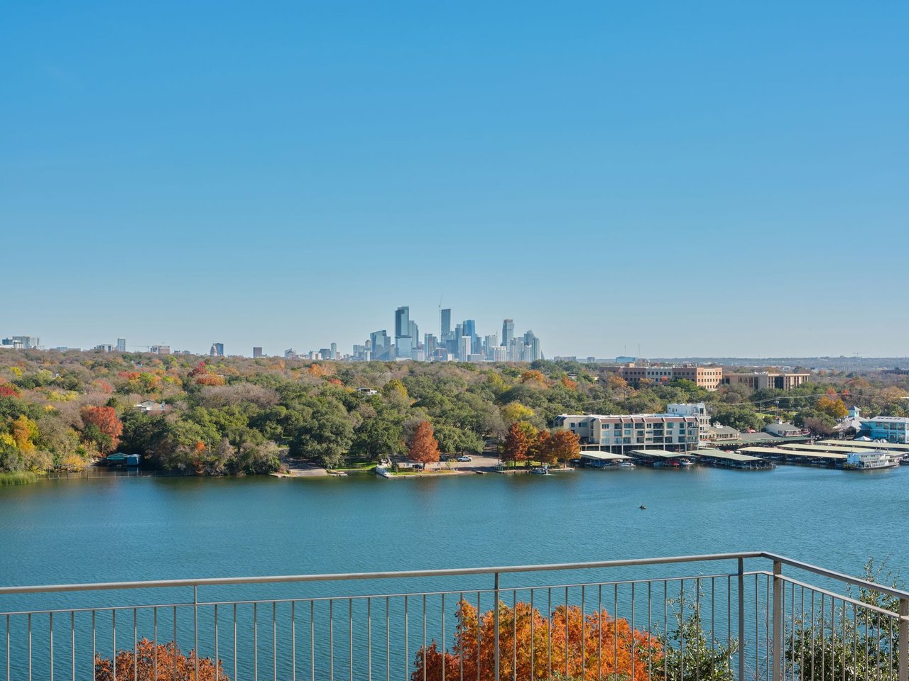 LAKESHORE HORIZON: WATERFRONT VILLA WITH LAKE & CITY VIEWS