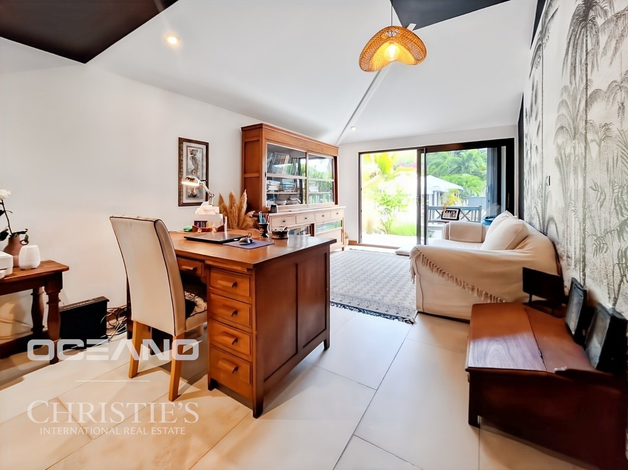 Magnificent sea-view villa + 3 bungalows