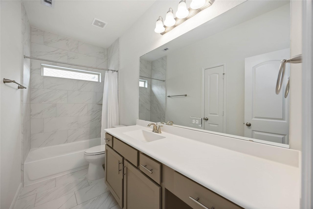 4012 Centre Valley Ln Houston, TX 77043