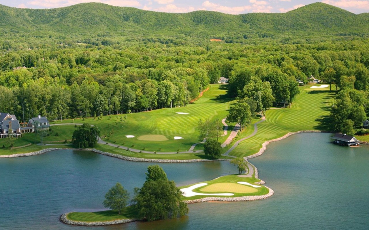 The Water's Edge Country Club