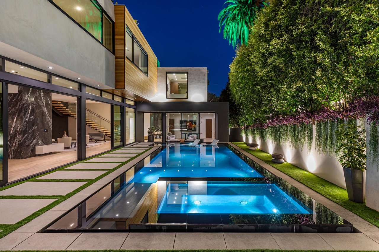 1172 N Doheny