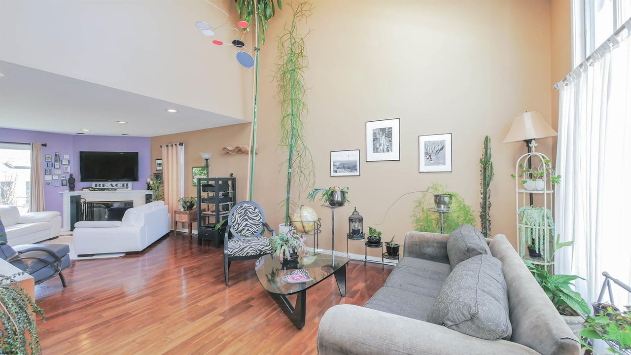 411 N Exeter Ave