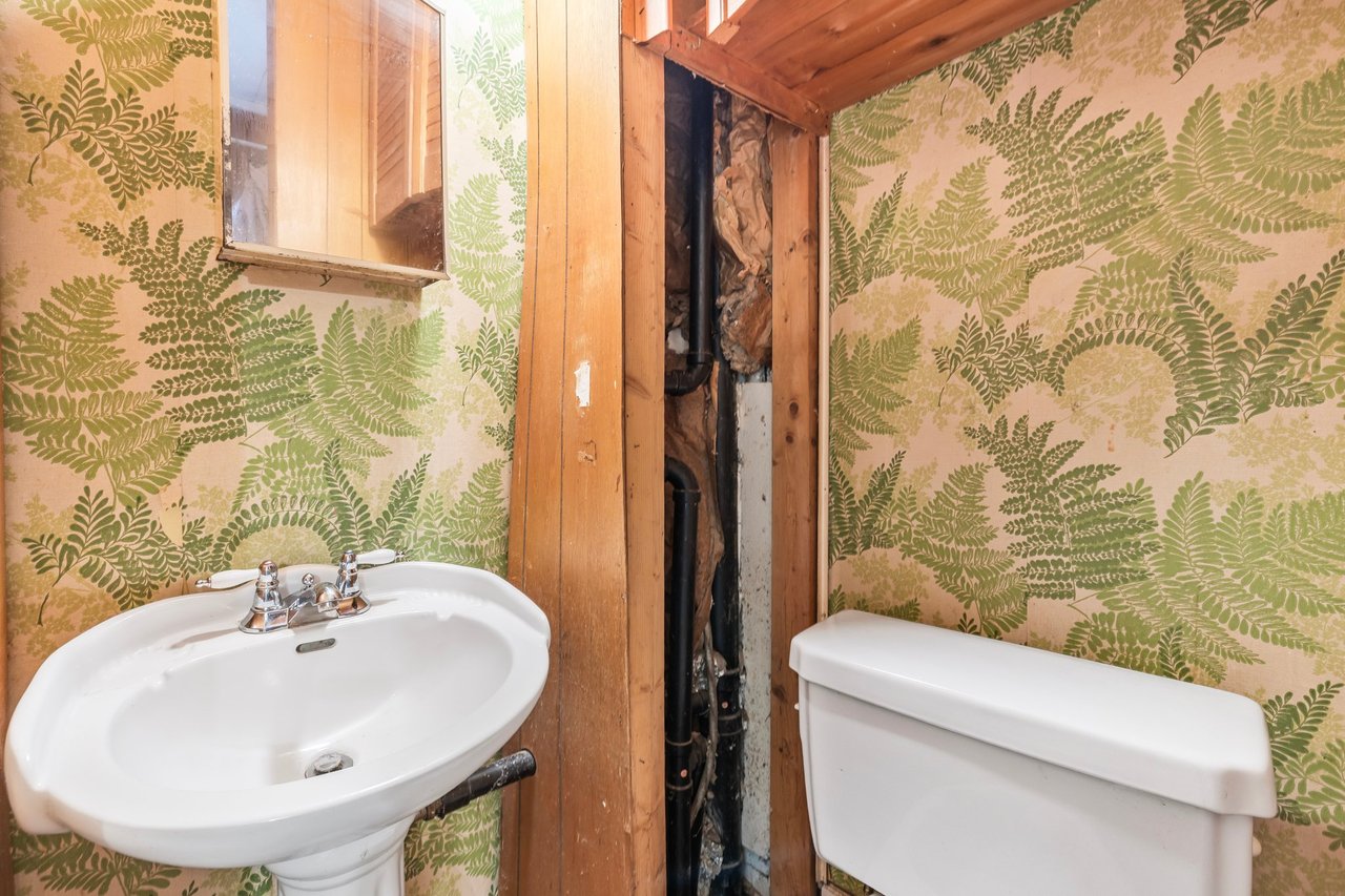 410 Eagle Street, Newmarket, ON L3Y 1K6