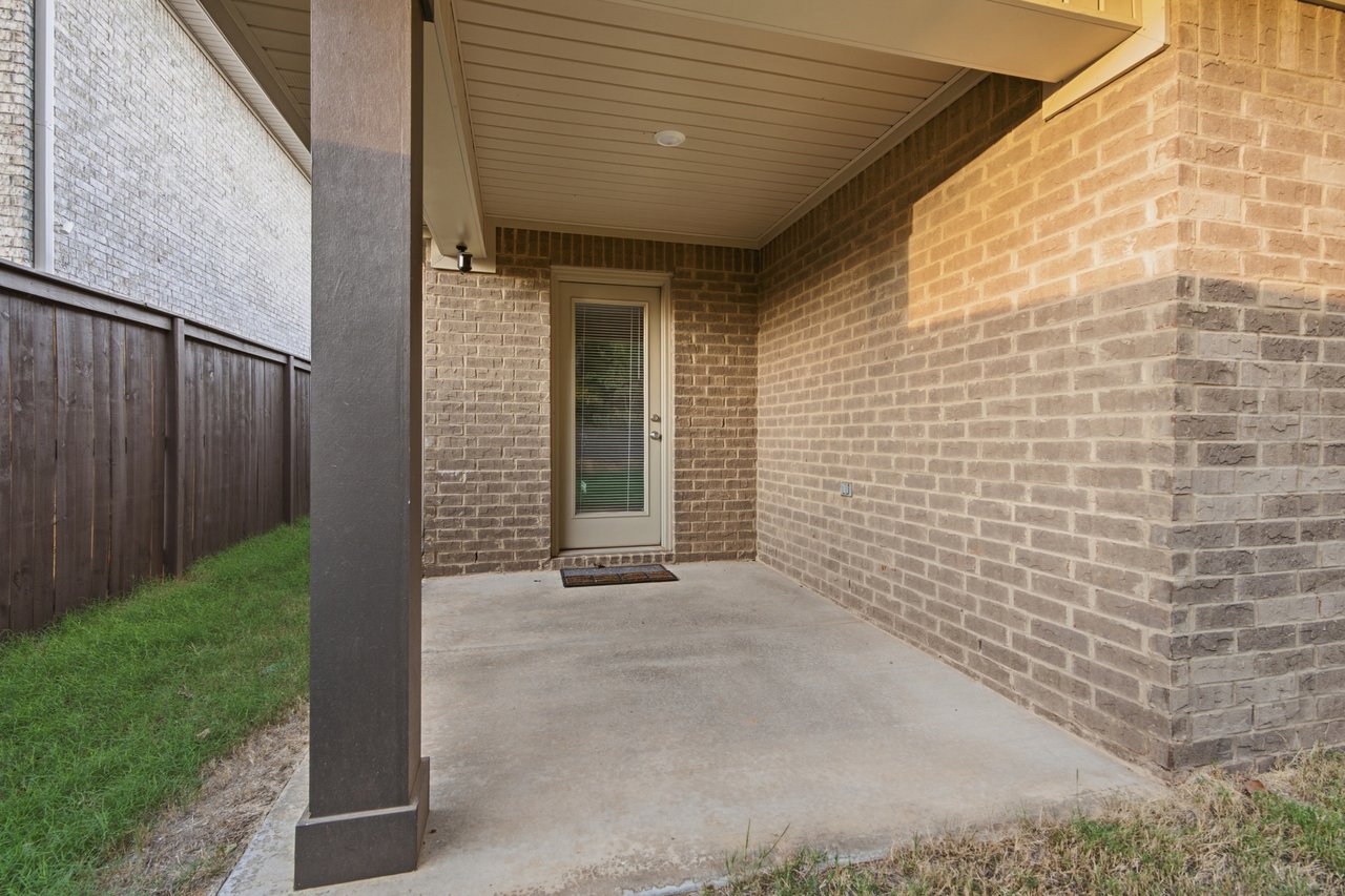Modern Comfort Meets Unbeatable Location in Harvest!