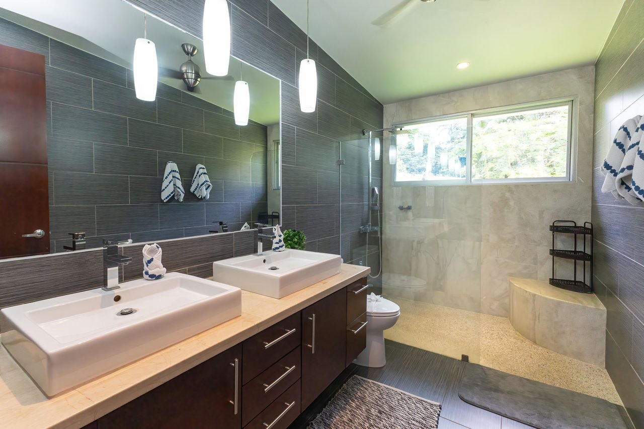 Casa del Lago, 2 bdrm + Private apartment near Quepos