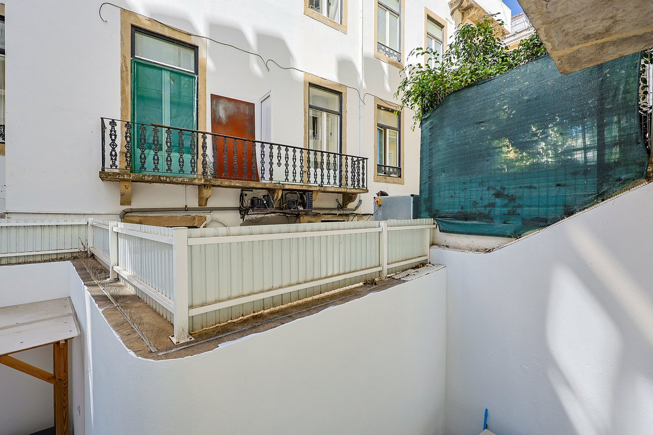 Trendy 1-Bedroom Duplex with Private Terrace in Lisbon’s Historic Heart