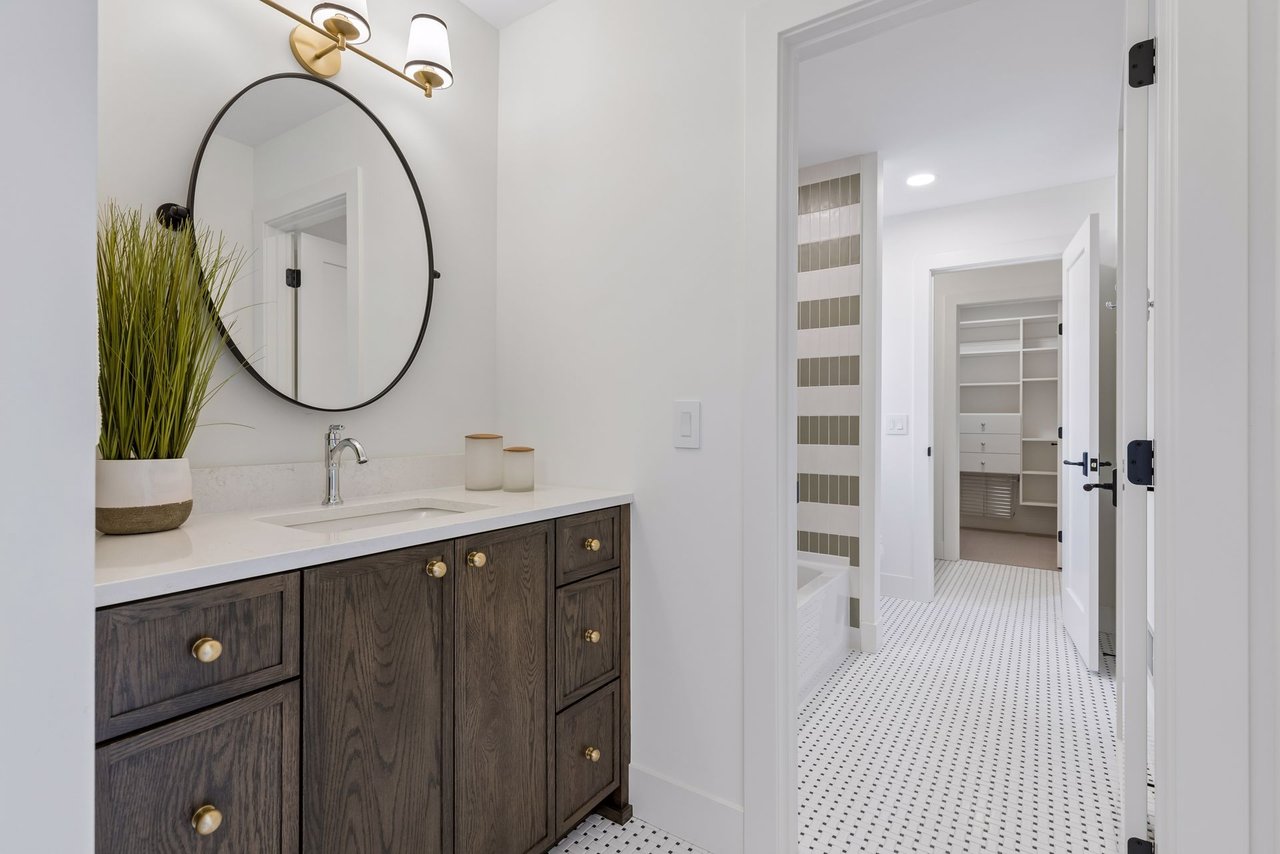 4909 Rolling Green Pkwy, Edina