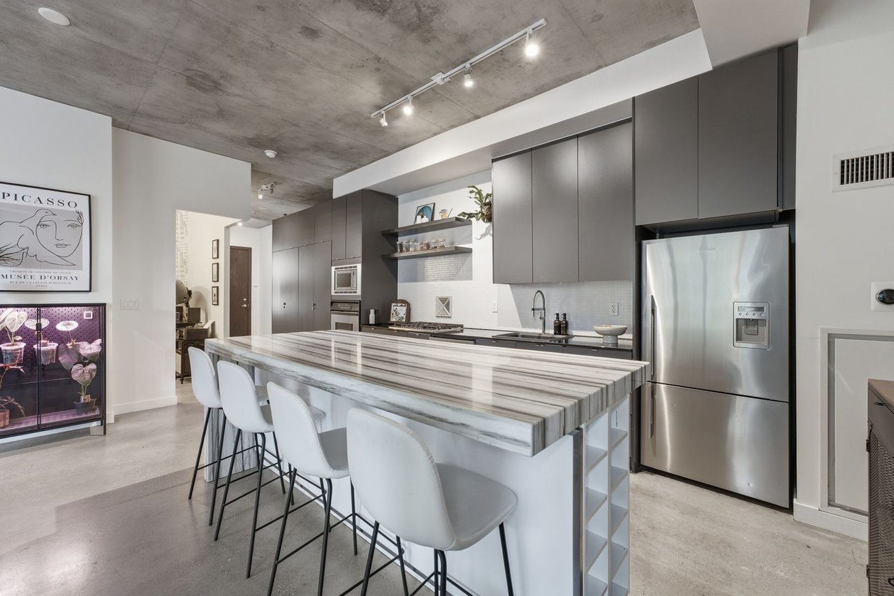19 Brant St 204