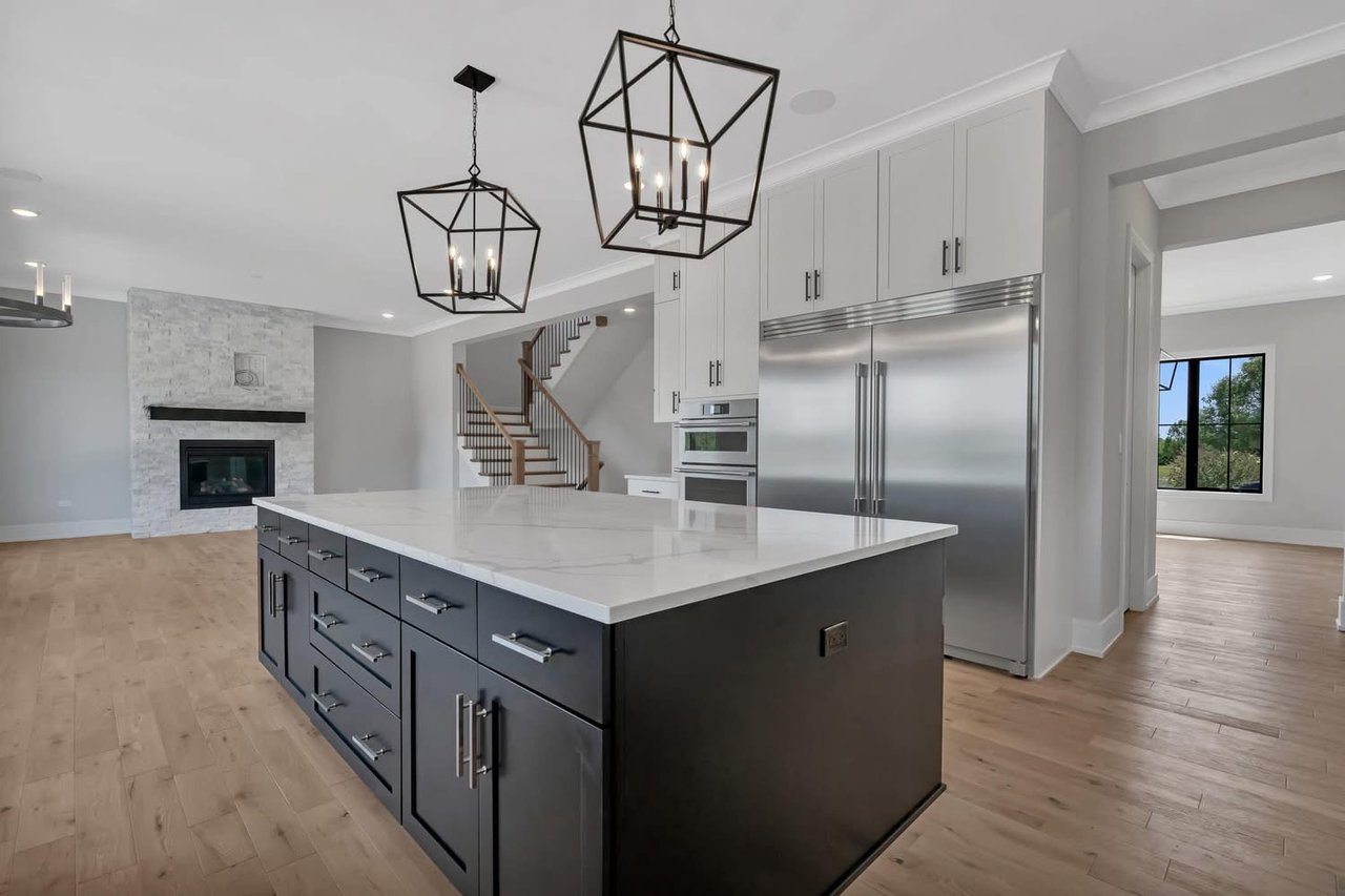 Kitchen Island Center View