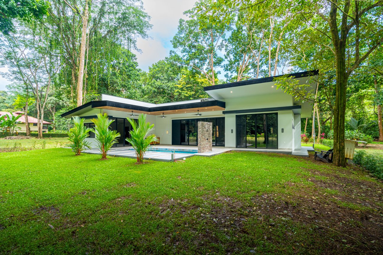 Tres Rios Waterfall House – Nature, Comfort & Elegance Combined, Brand New Construction with Warranty!