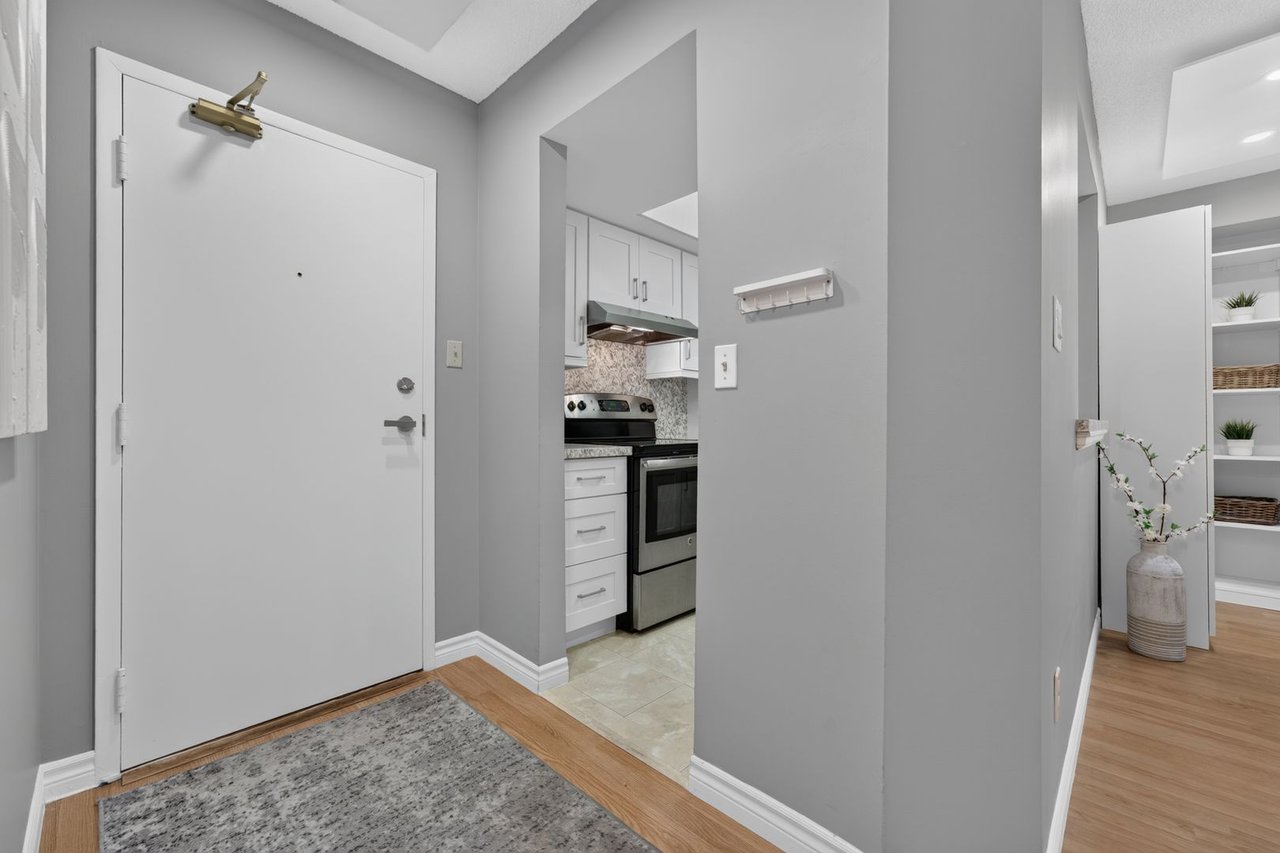 221 - 1001 Cedarglen Gate