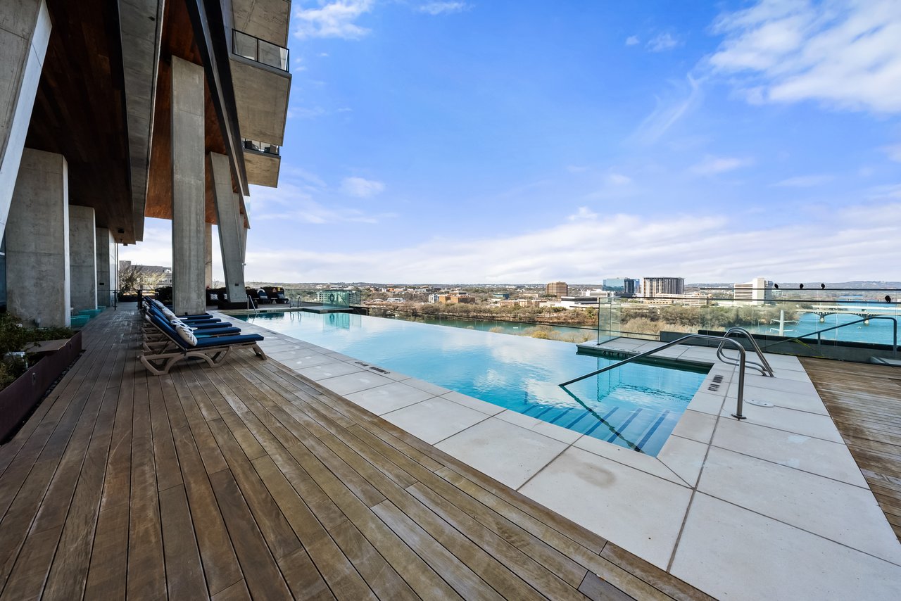 The Skyline Residence at 70 Rainey