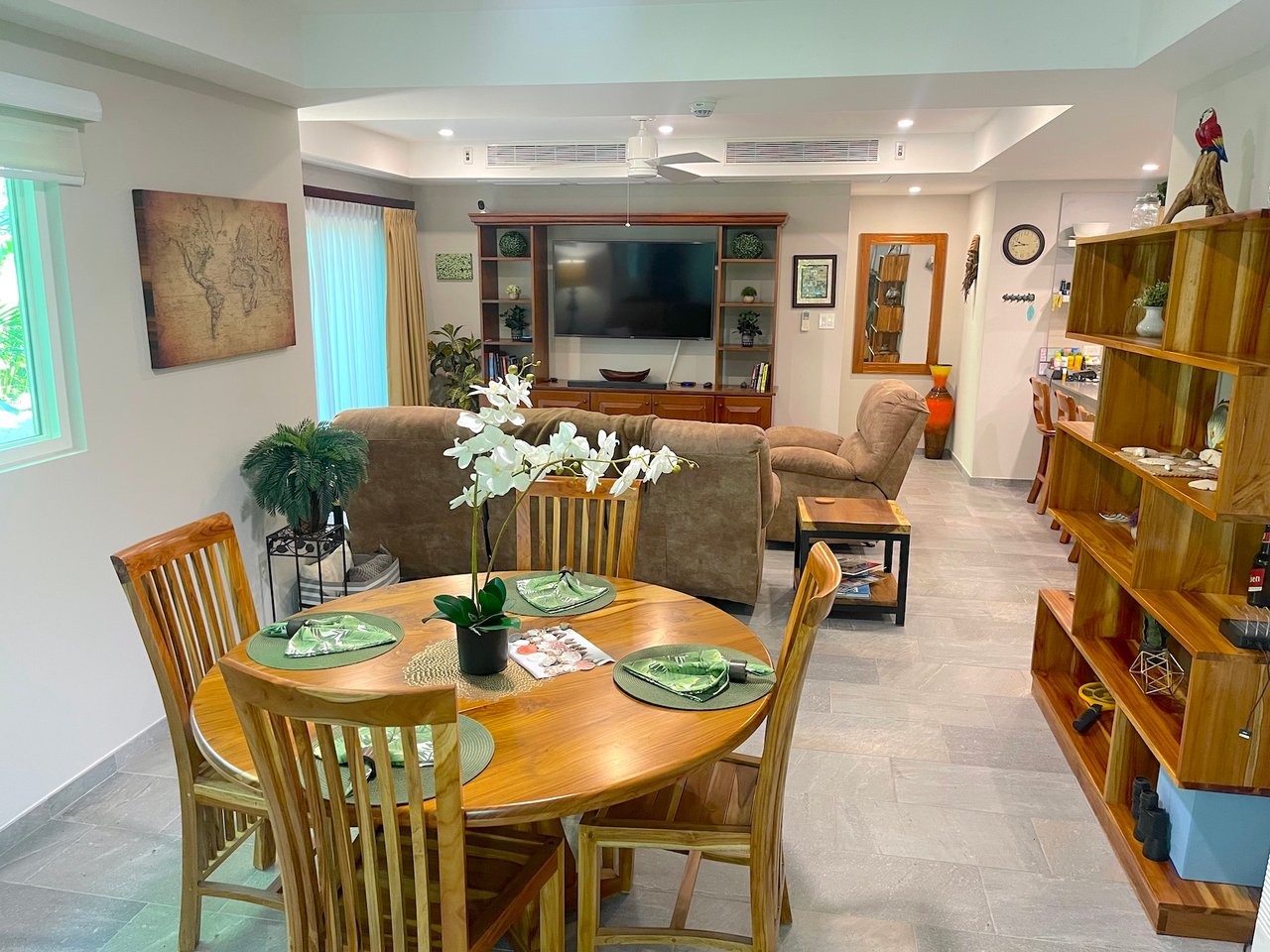 ELAN GROUND FLOOR 2 BEDROOM CONDO WITH BEACH ACCESS. UNIT 4E
