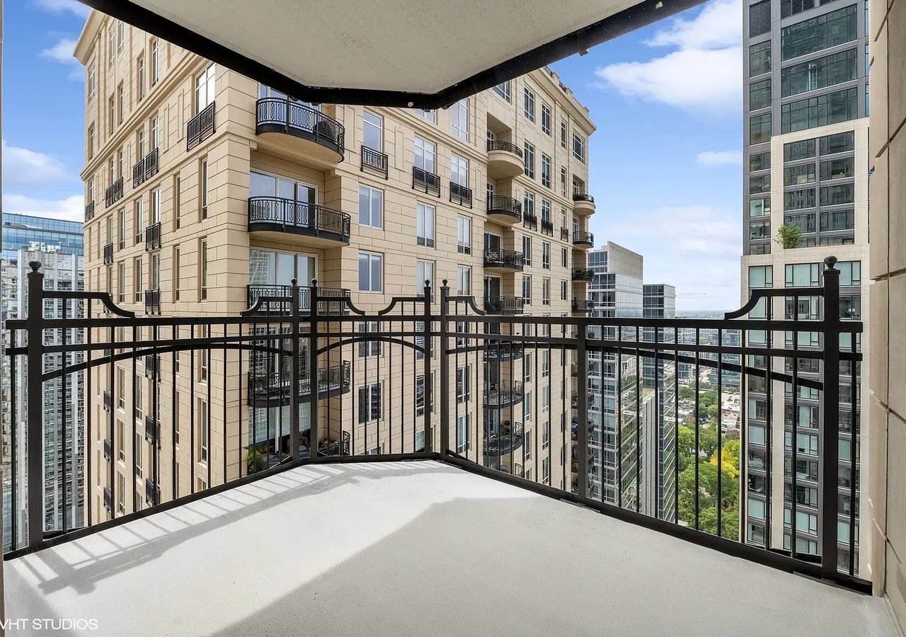 11 E Walton St APT 3101