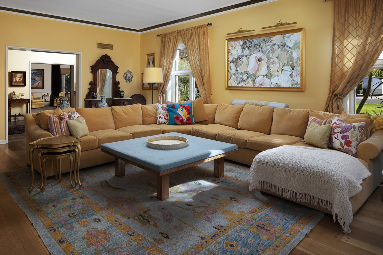 3042 N MANOR Drive E