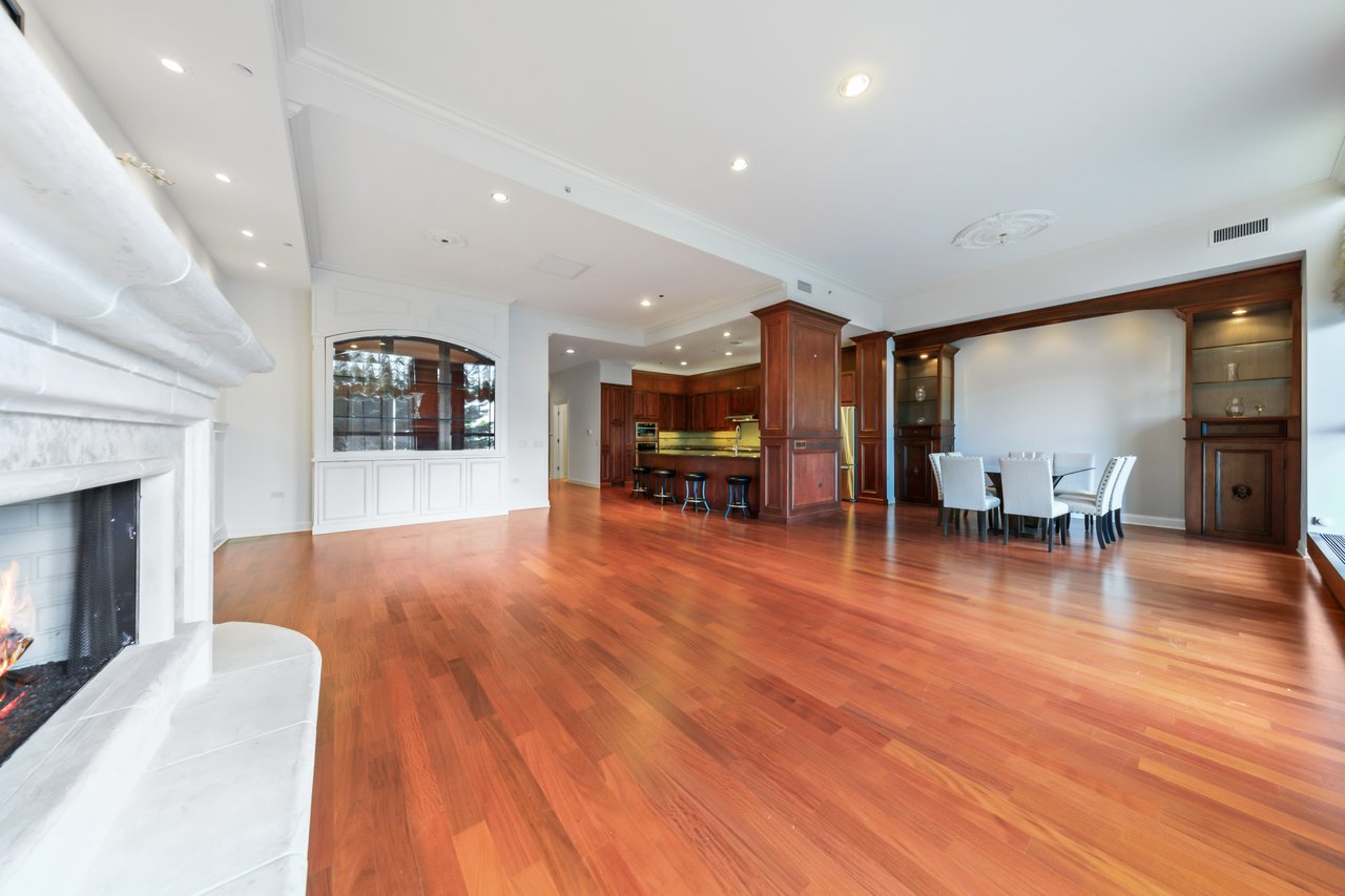 310 S Michigan Ave Unit 202