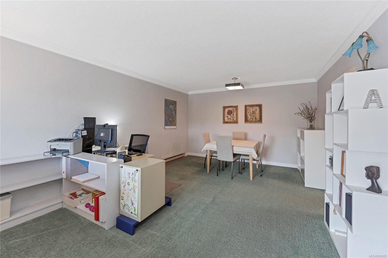 204-848 Esquimalt Rd